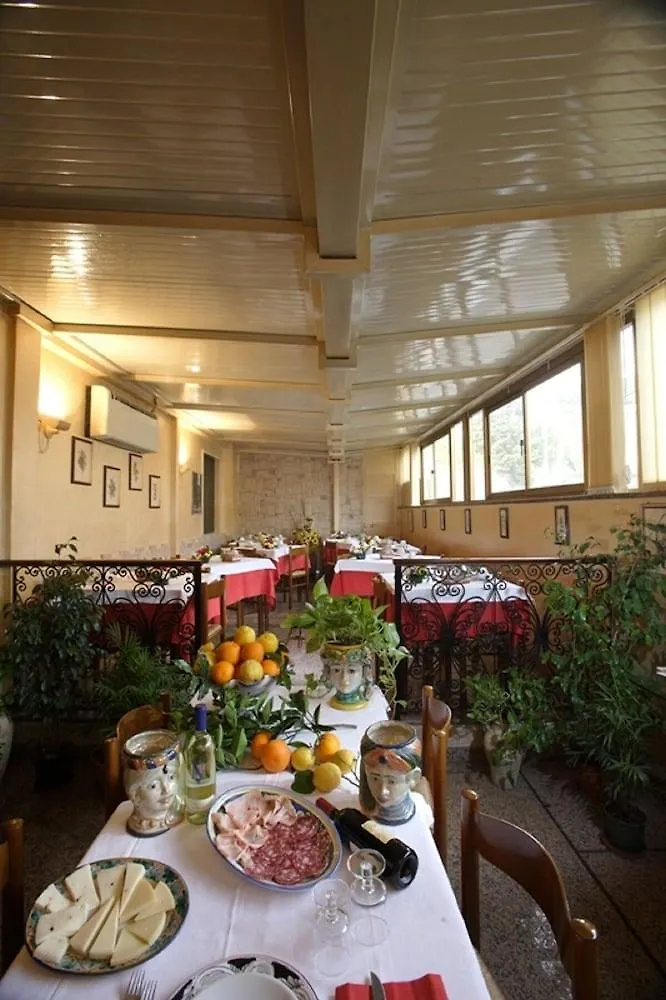טאורמינה Hotel Natalina 2*,